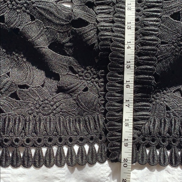 Black thick lace open 3/4 short jacket - Picture 7 of 9
